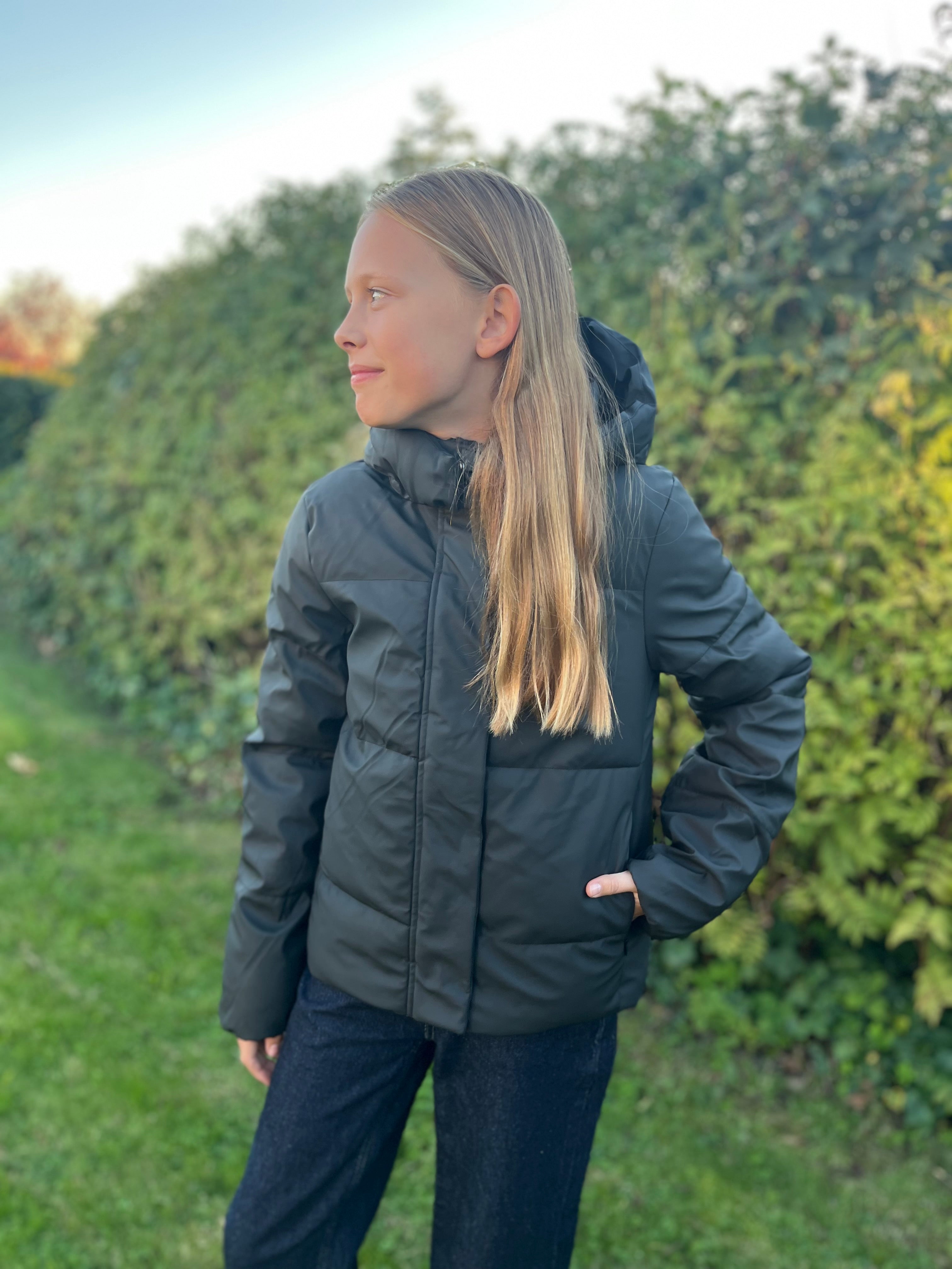 VMGRETAKYLIE Jacket Girl - Black